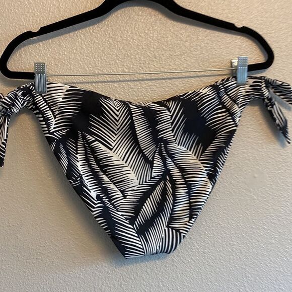 NWT- Volcom- “Stay or leaf” the side tie- bikini full coverage bottoms - Picture 11 of 11